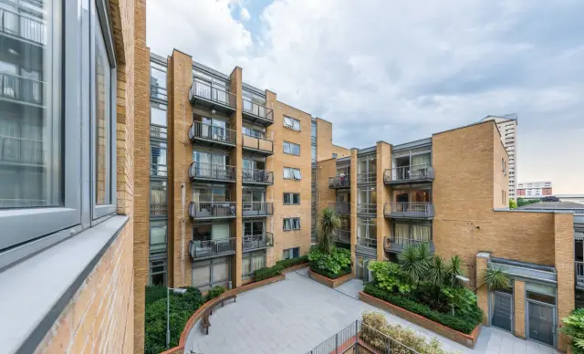 Flat 4 Gainsborough House, Cassilis Road, London , E14 9LQ 1
