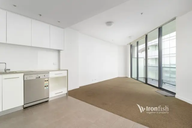 8 Marmion Place, Docklands 1