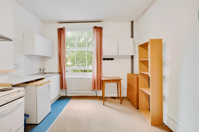 Kensington Gardens Square 12490# 2