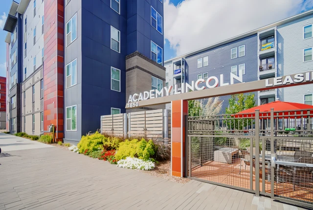 Academy Lincoln 1