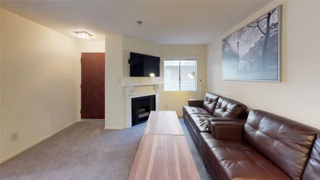 512 Veteran Ave 4