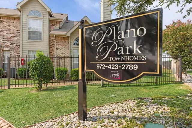 Plano Park Townhomes 0