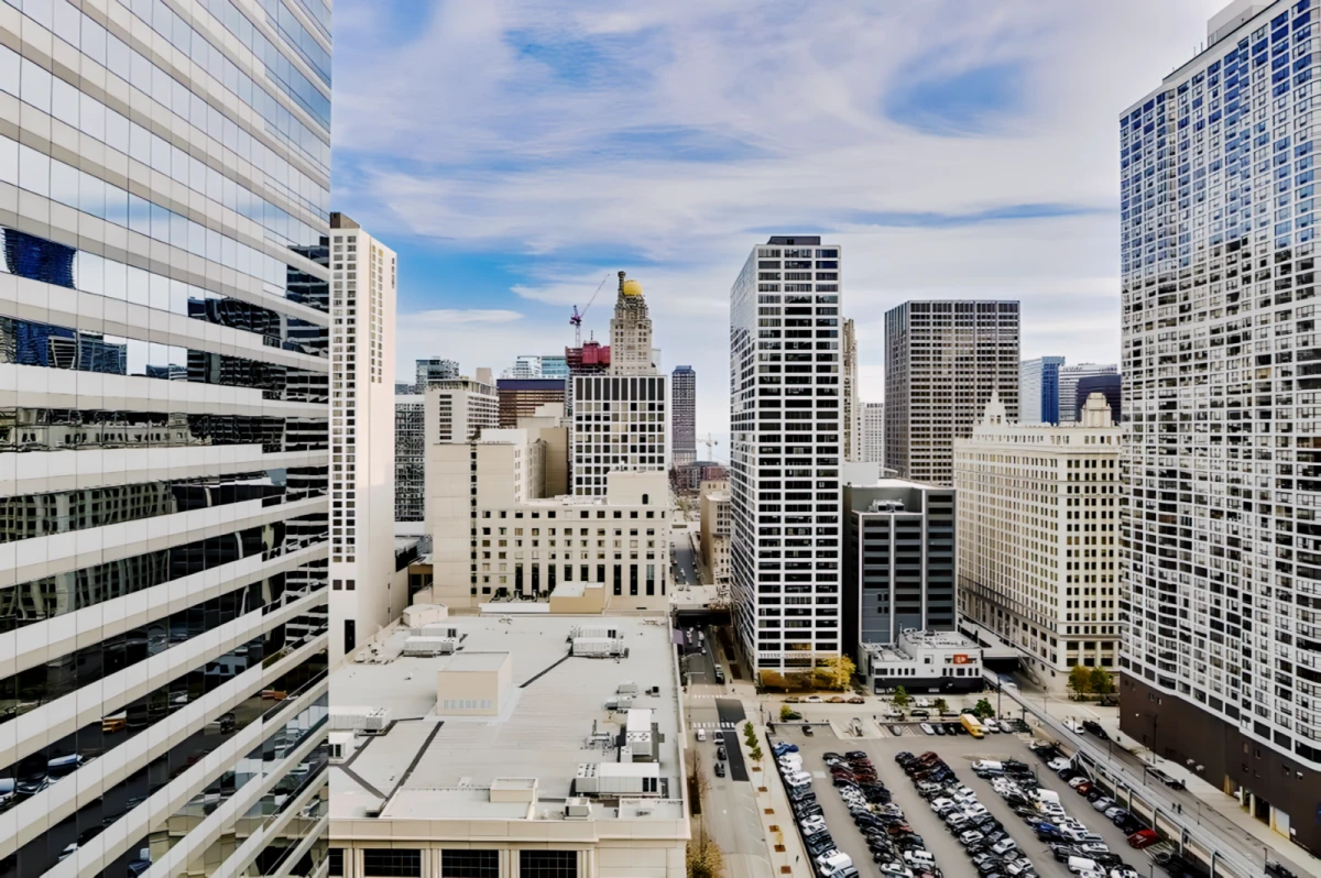 State and Grand apartment 0