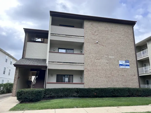 1009 W. Clark, Urbana 1