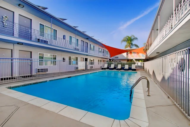 Twin Palms 2