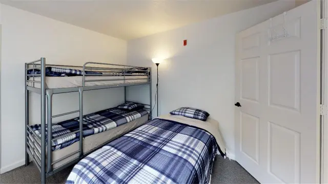 512 Veteran Ave 0
