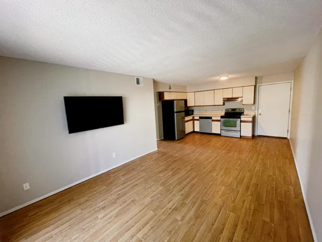 809 W Springfield, Urbana, IL 61801 2