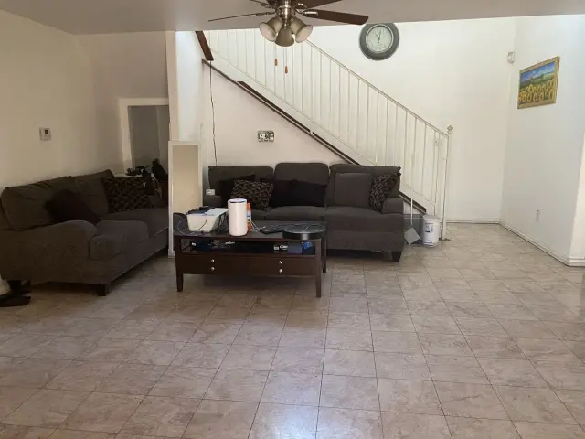 Shared Place·8B7B···3672 S Normandie Ave 1