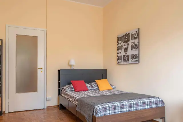 VIA LORENTEGGIO 31/4 <br> PRIVATE ROOM S1 1