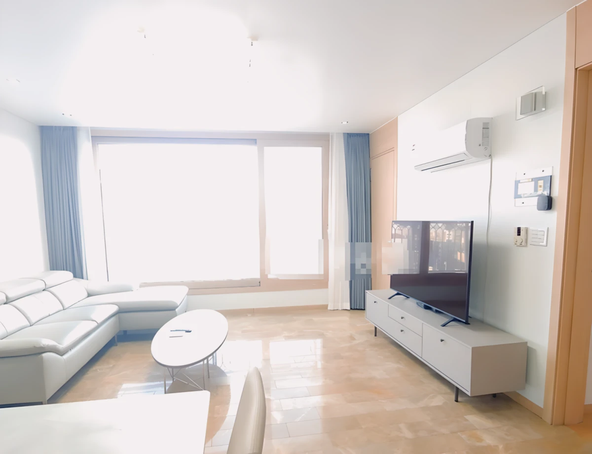 1.5 room near Apgujeongrodeo 0