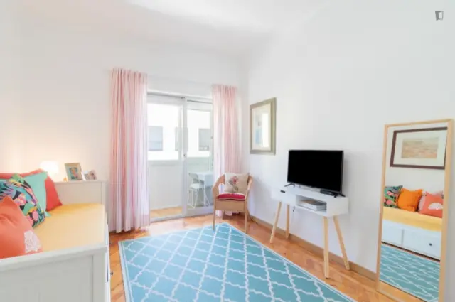 Sunny 1-bedroom apartment 3