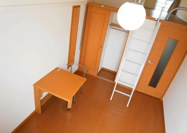 レオパレスイーグル 103号室 1