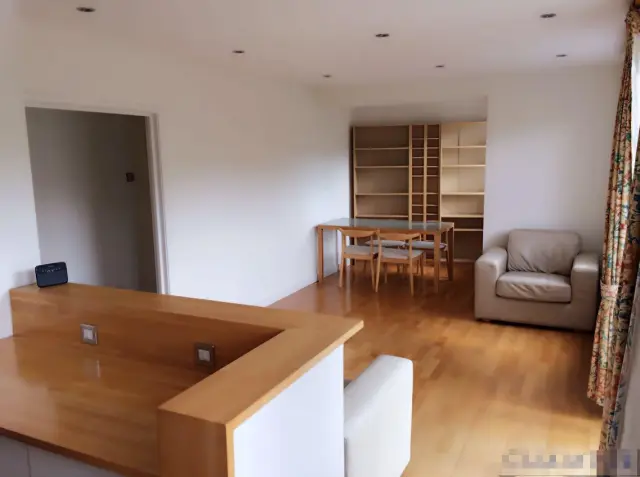4 Roy Square, London , E14 8BY 1