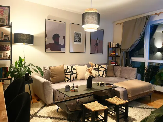 Fashionable, gorgeous home in nice area 3