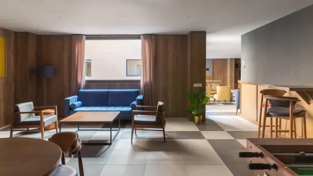 residence near 79 Av. del Talgo 1