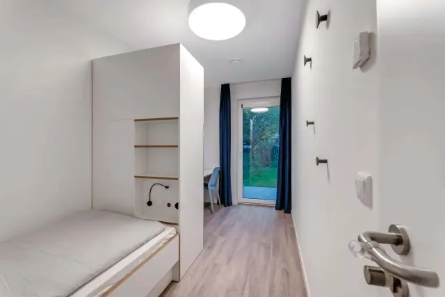 Rathenaustrasse 25, 12459 Berlin, Germany 4