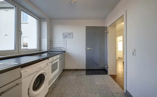 Koenig-Karl-Strasse 84DE-09-009M 3