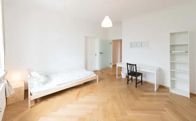 Kapuzinerstrasse 35DE-02-065M 1