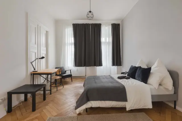 Flughafenstrasse 9DE-01-274-001 1