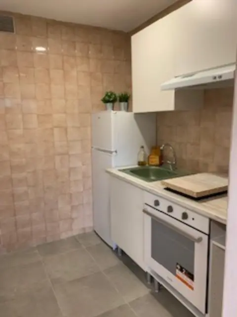 studio near Calle Esgueva 1