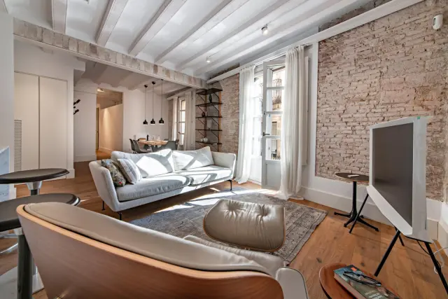 Spacious 2-bedroom apartment close to Cathedral of Barcelona 4