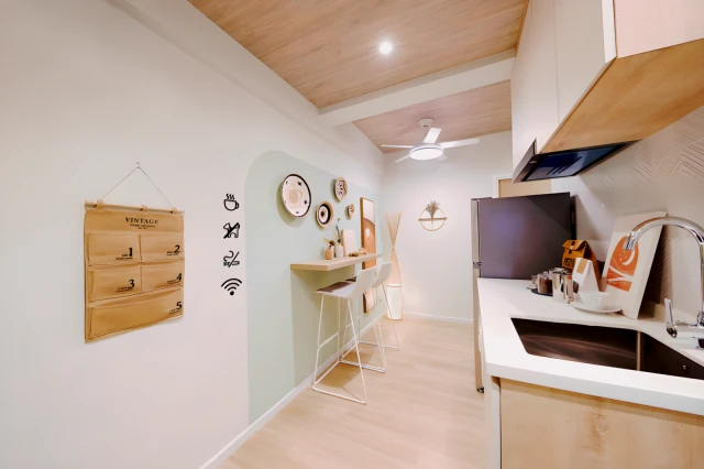 556-558 Canton Road, Jordan 4