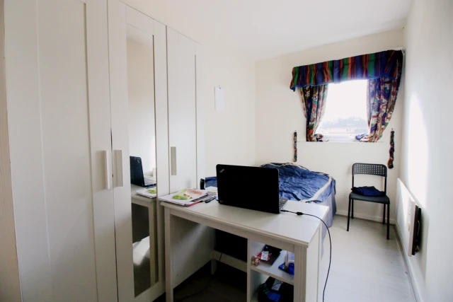 Broomspring Close D 4