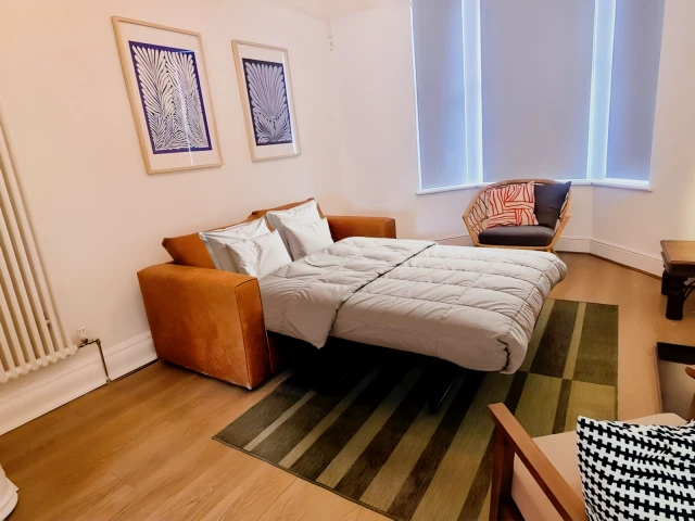 Ideal for a contractors and families sleeps 7 1