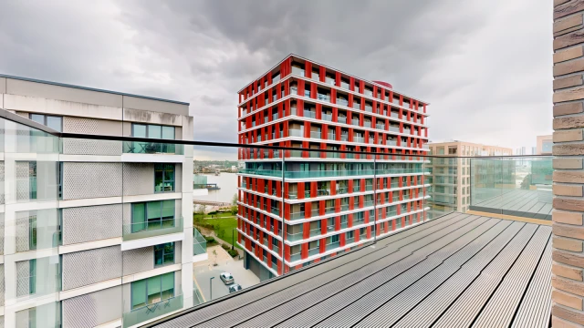 Royal Crest Avenue 14600# 3
