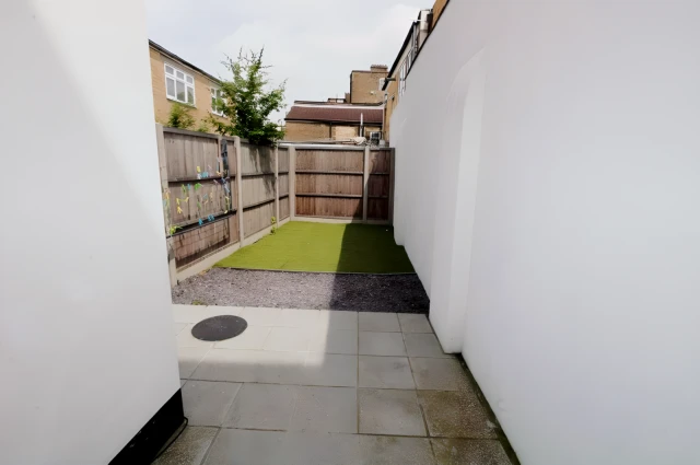 apartment in Hackney 1