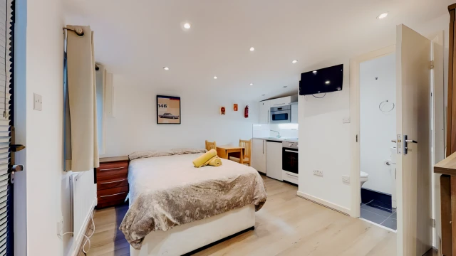 James Avenue 17149# 4
