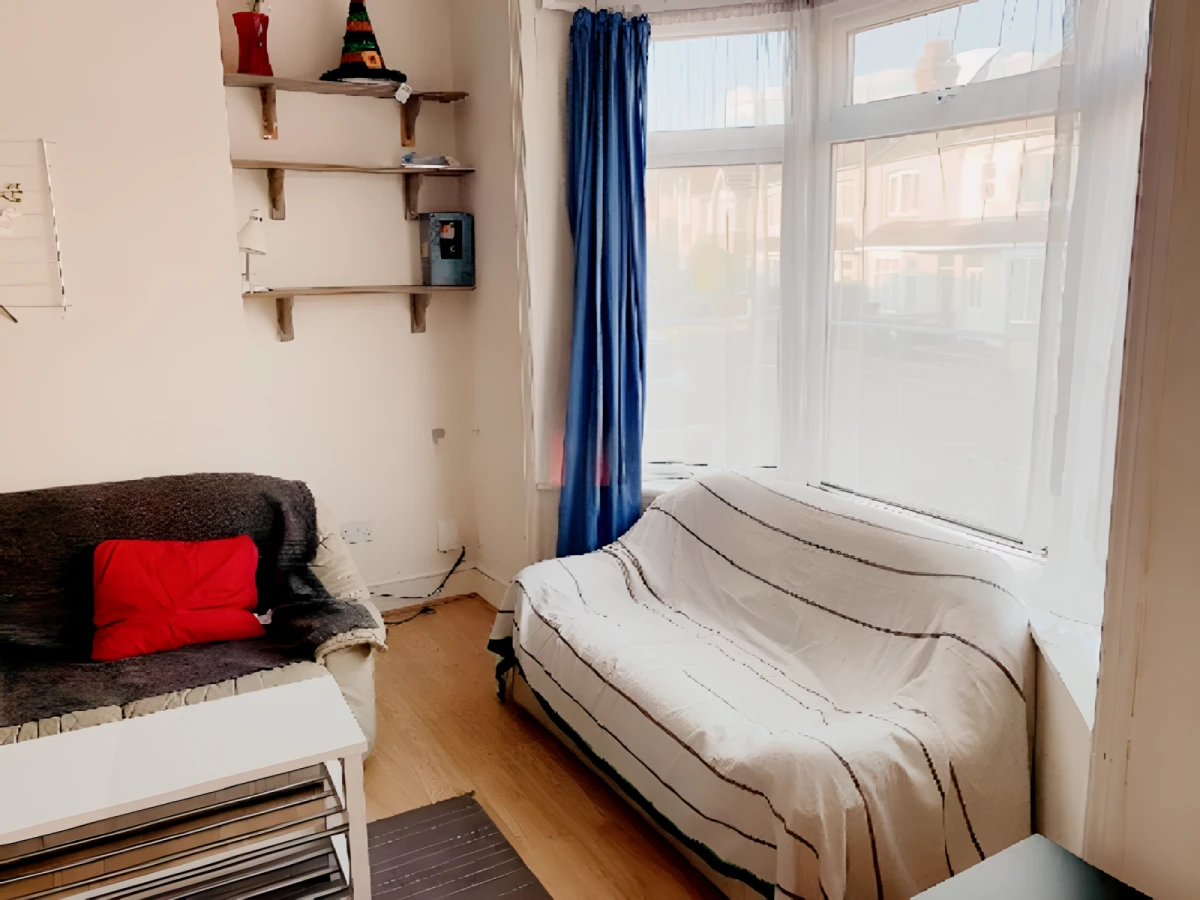 UM-YOLIVING Soton - Arnold E - サウサンプトンの学生向け宿泊施設 - 4 bedrooms 2 bathrooms room1