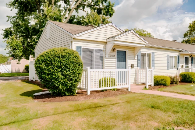 455 E. Fairlawn, Urbana, IL 61801 1