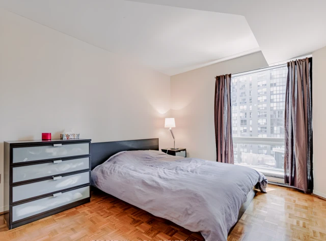 1012 - 1001 Bay St 1
