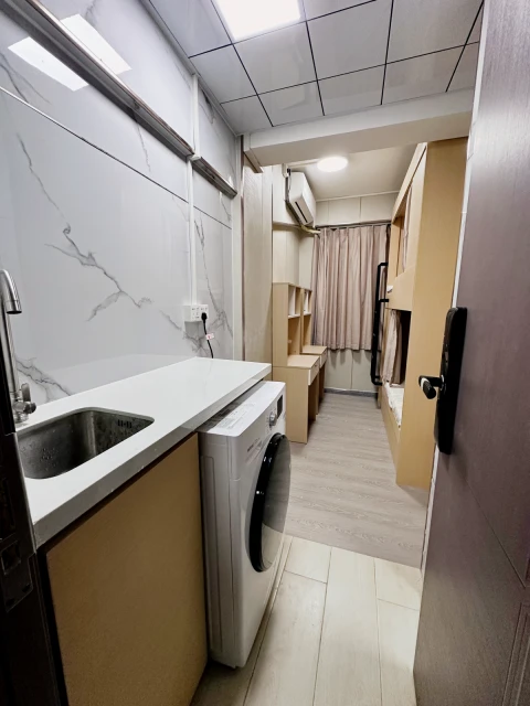 Prince Edward Station Apartment 3