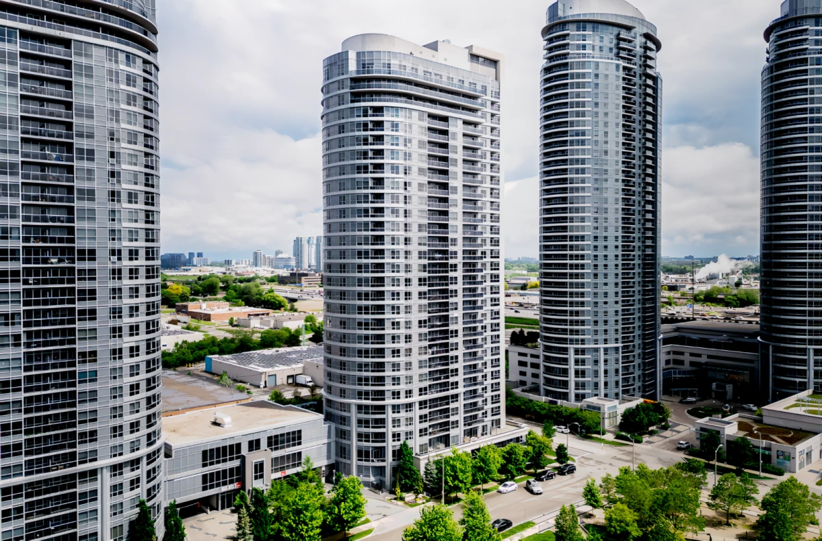 PH4 - 151 Village Green Sq 0
