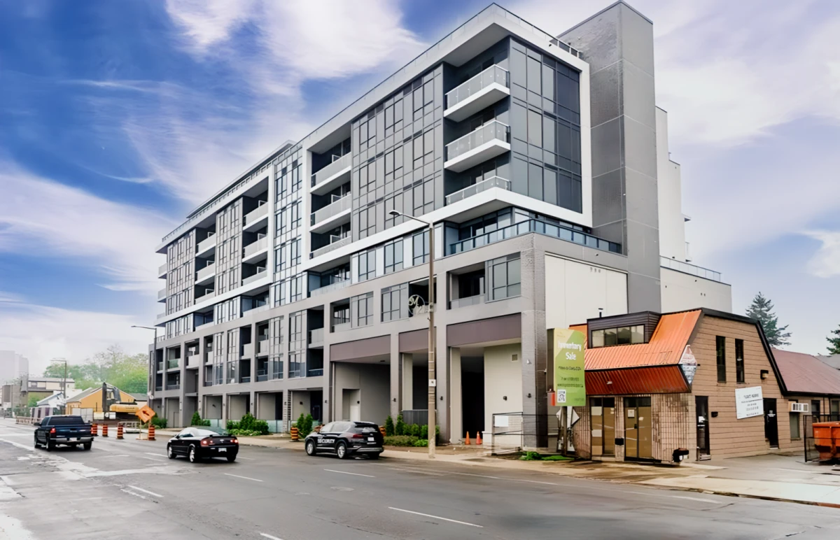 308 - 415 MAIN Street W 0