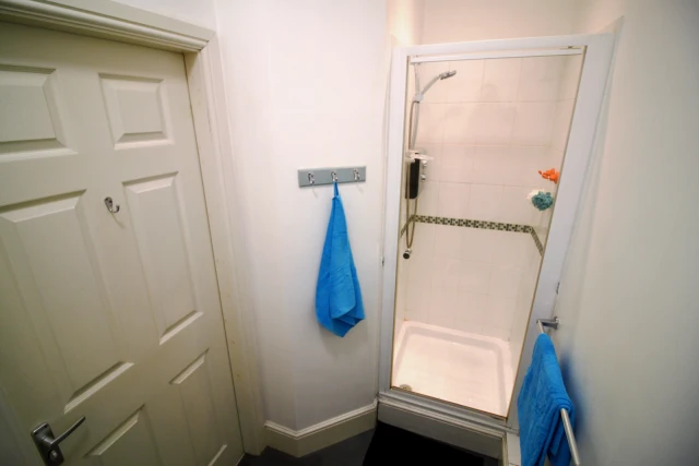Flat C, London Road, LE2 1EG 3