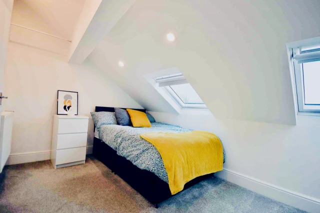 165 Molyneux Road, L6 4