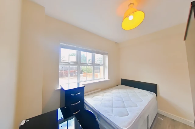 Goods Yard Close, LE11 5EB 2