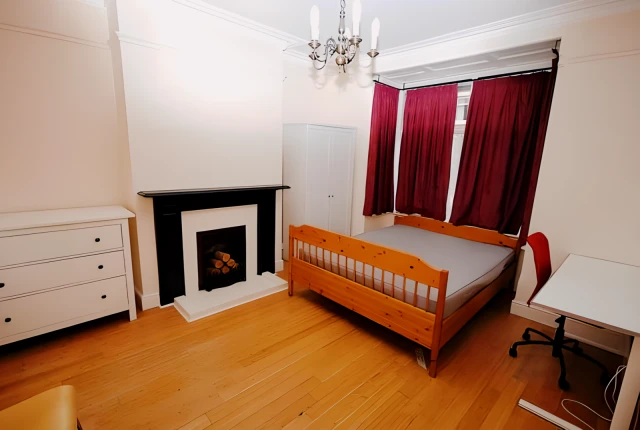 Park Road, LE11 2HH 1