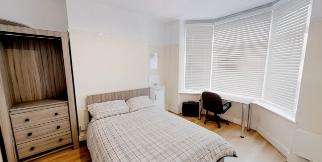 Derby Road, LE11 5AE 4