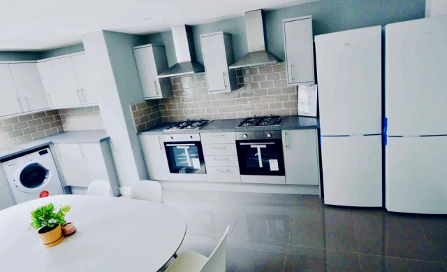 20 Birstall Road, L6 2