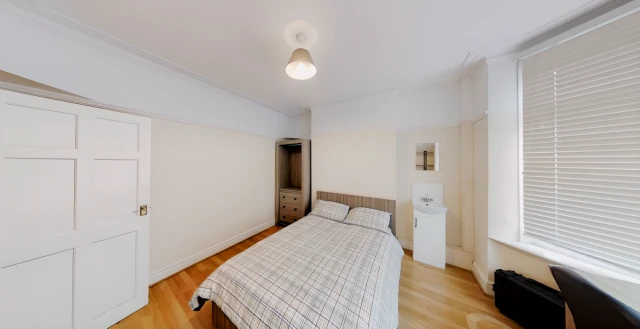Derby Road, LE11 5AE 3