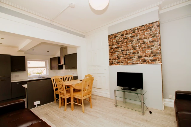 Cumberland Road, LE11 5DE 3