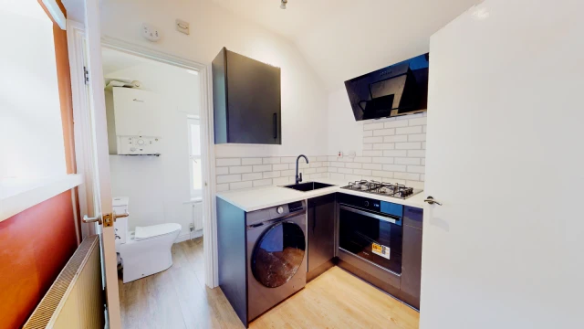  Flat 6, Wilmslow Road , M20 3NA 4