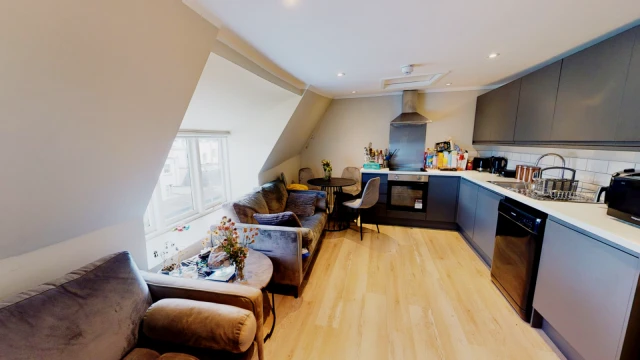 Top Floor Flat, Portland Road, BS8 4JH 3