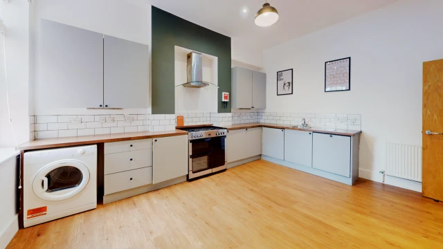Flat 2, Wilmslow Road , M20 3NA 1