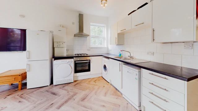 Flat 2 , Egerton Road, M14 6YB 3