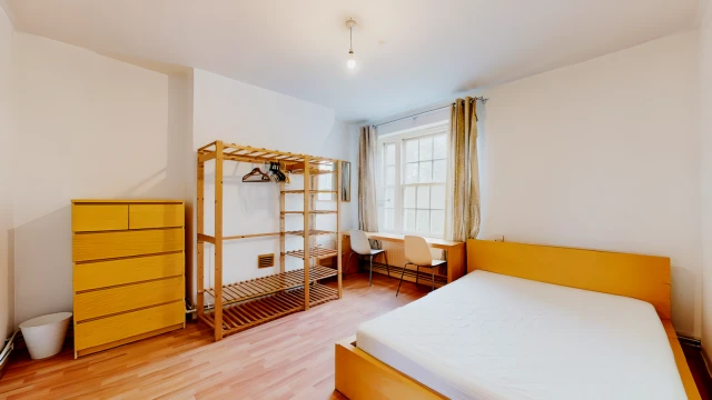 Kennington Park Road 20468# 2